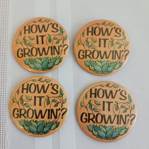 Bag of 11 How's It Growin' Pinback Buttons - Picture 1 of 10